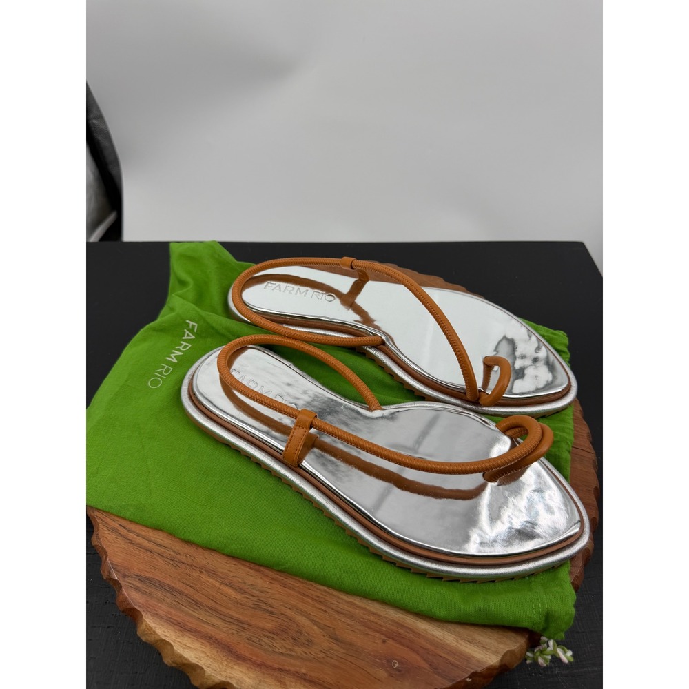Farm Rio Silver Toe String Sandals Women 9 Silver Tan Metallic Flat Ripple Sole
